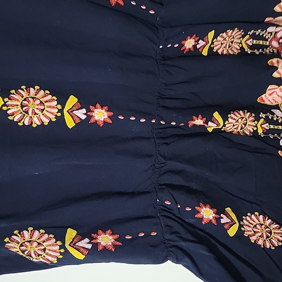 Faux embroidered dress - Picture 4 of 6